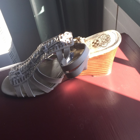 Vince Camuto Leather wedge Sandle. Brand new! - Picture 2 of 3